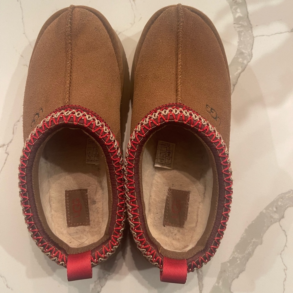 UGG Brown Slippers with Red Trim - Picture 4 of 4